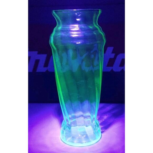 Large Uranium Glass Vase Glowing Glass Flower Vase Swirl Design - Picture 2 of 4